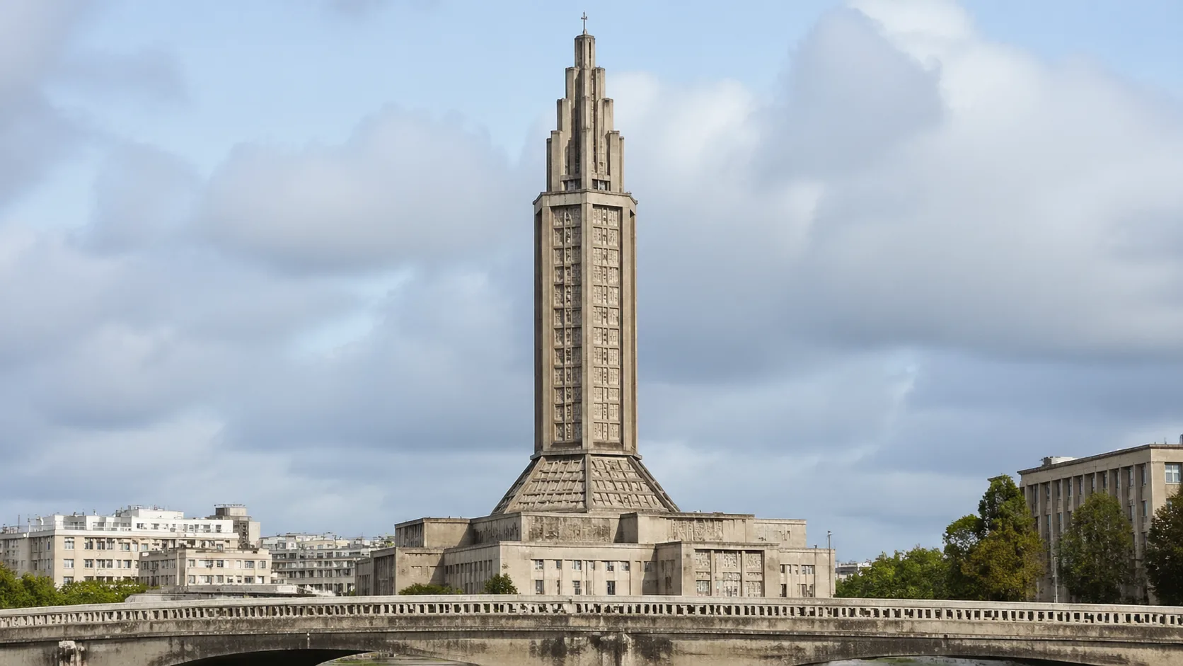 Église Saint-Joseph du Havre, chef-d'œuvre Perret en béton