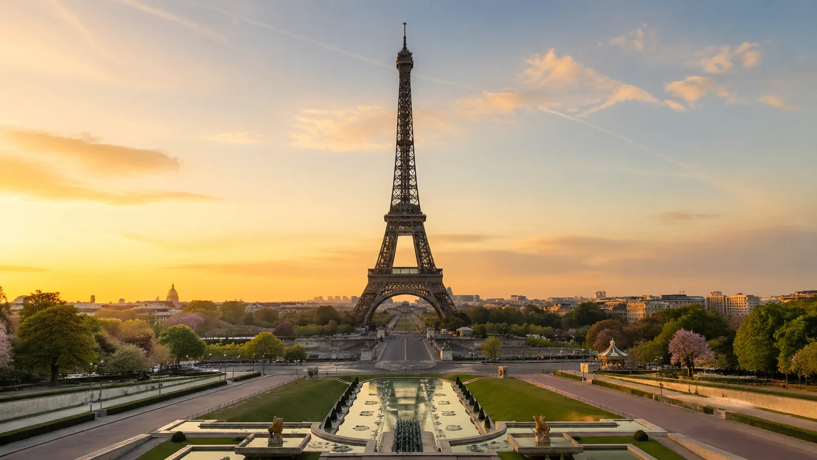 Tour Eiffel vue depuis le Trocadéro au coucher du soleil